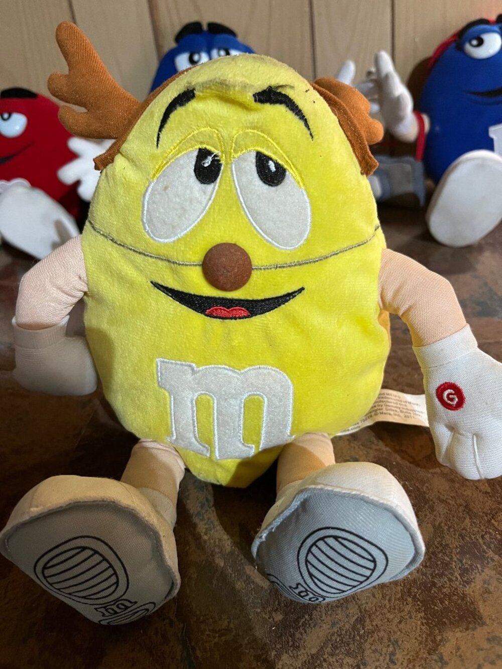 M&M's Yellow animated shakerz plush Reindeer Antlers 2011 Holiday Character Toy